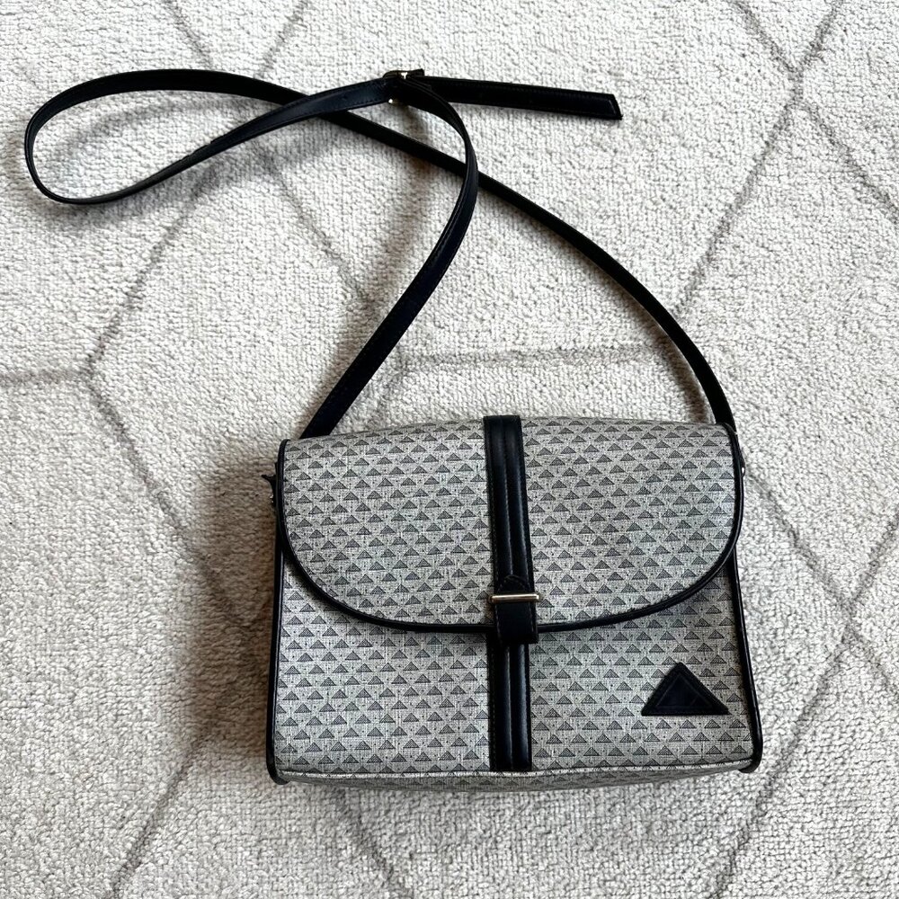 Liz Claiborne Vintage 80s Repeating Logo Coated Canvas Messenger Bag